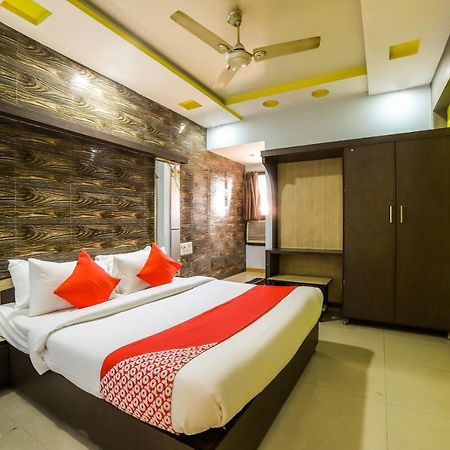 Oyo 69877 Hotel Sarthi Residency Ahmedabad Exterior foto