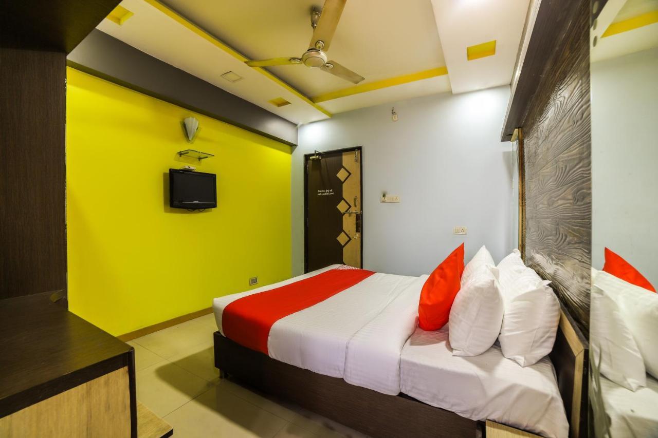 Oyo 69877 Hotel Sarthi Residency Ahmedabad Exterior foto