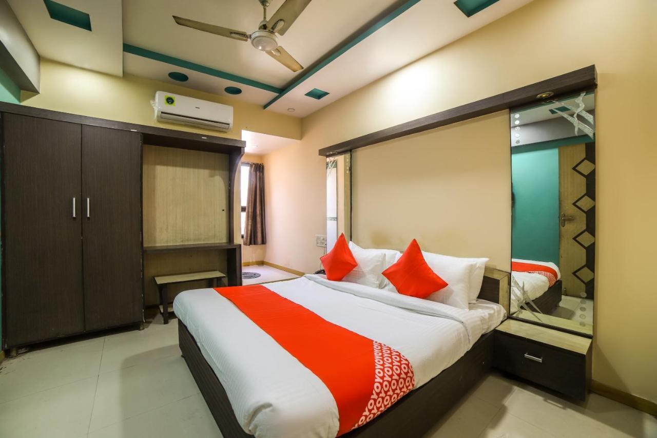 Oyo 69877 Hotel Sarthi Residency Ahmedabad Exterior foto