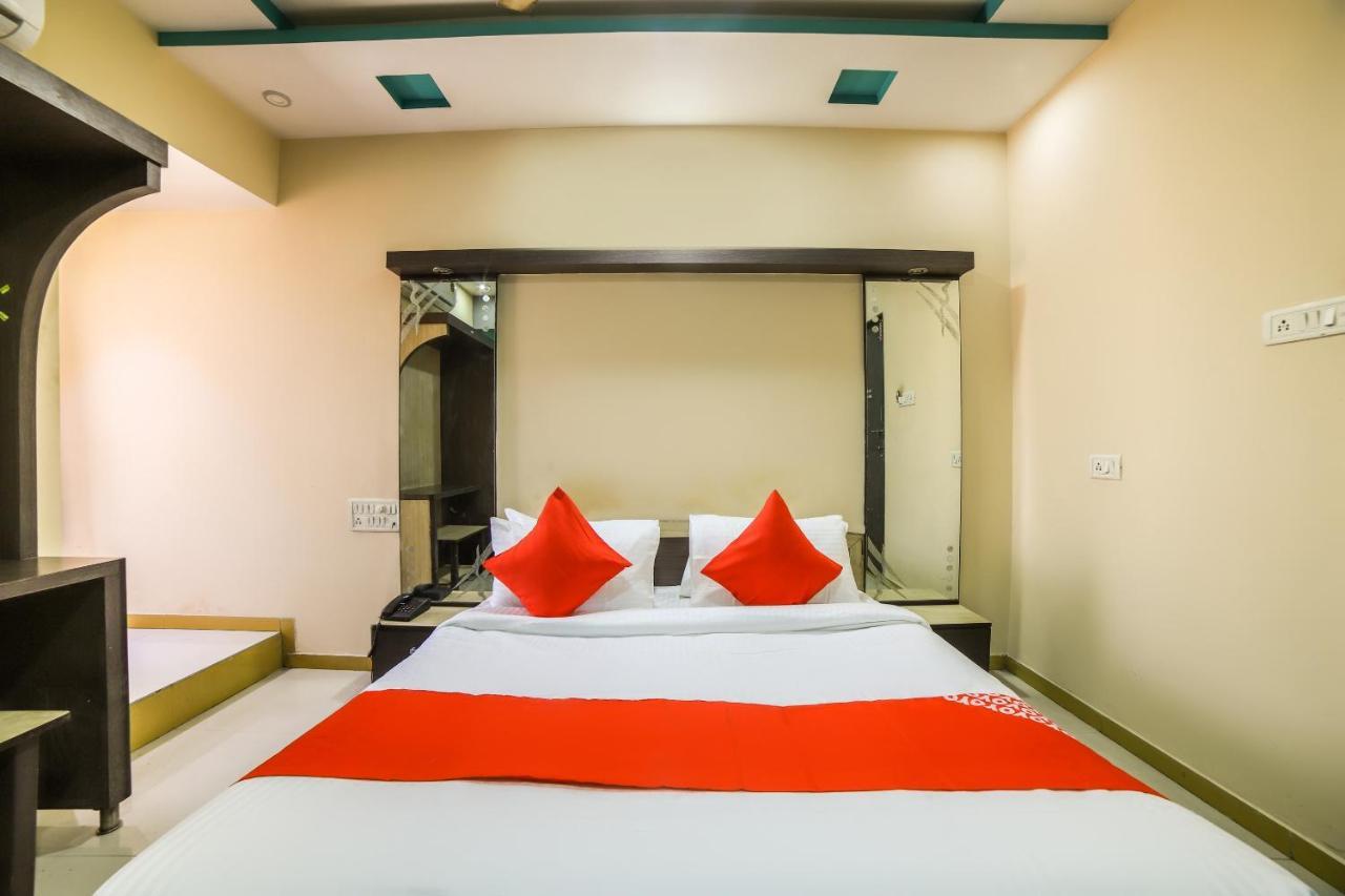 Oyo 69877 Hotel Sarthi Residency Ahmedabad Exterior foto