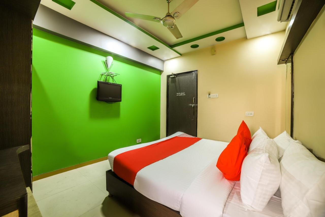 Oyo 69877 Hotel Sarthi Residency Ahmedabad Exterior foto