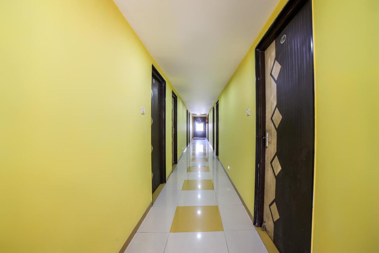 Oyo 69877 Hotel Sarthi Residency Ahmedabad Exterior foto