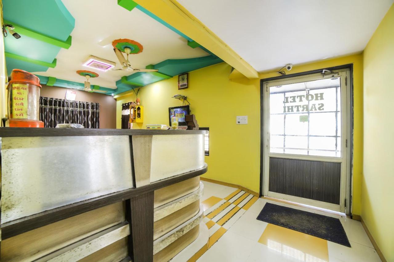 Oyo 69877 Hotel Sarthi Residency Ahmedabad Exterior foto