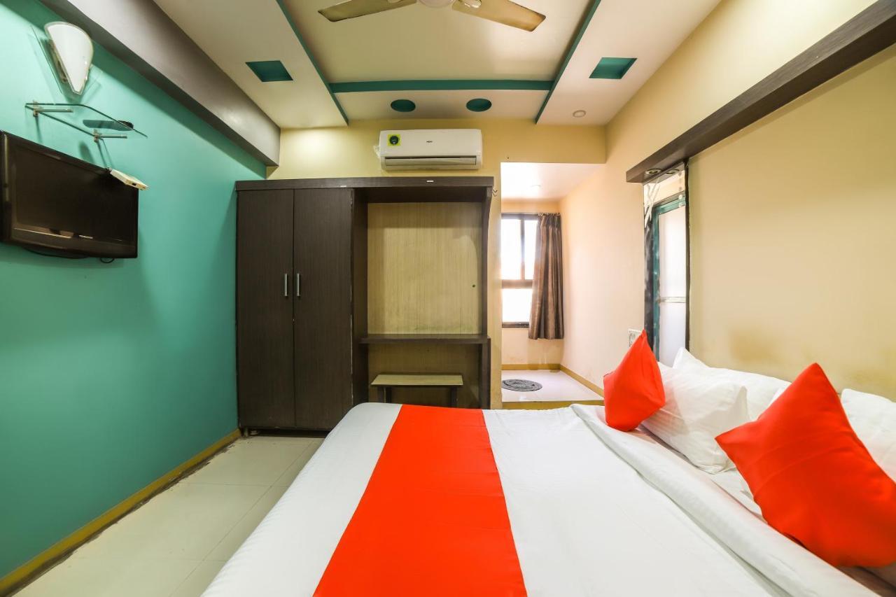 Oyo 69877 Hotel Sarthi Residency Ahmedabad Exterior foto