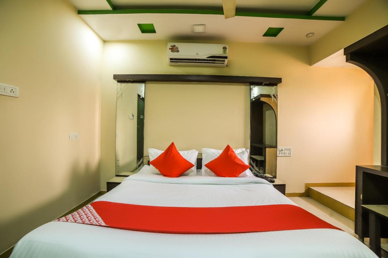 Oyo 69877 Hotel Sarthi Residency Ahmedabad Exterior foto